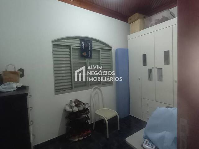 Casa para Venda em São José dos Campos - 4